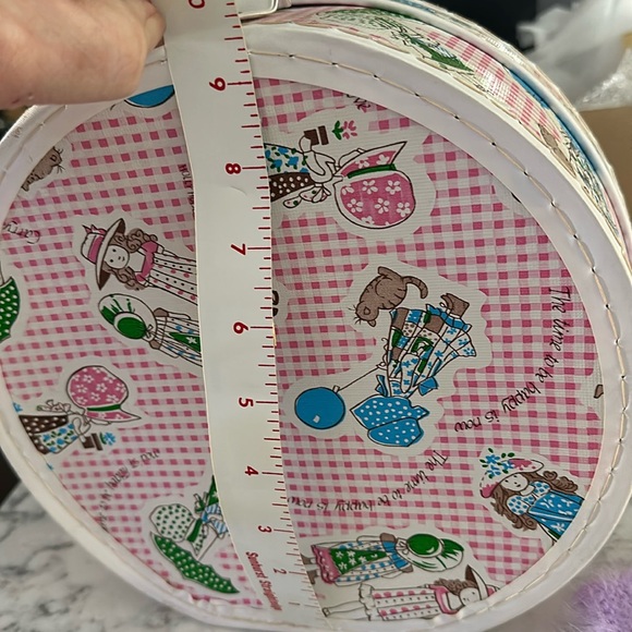 Doll with extras in Collector Hollie Hobbie Case - Picture 12 of 12